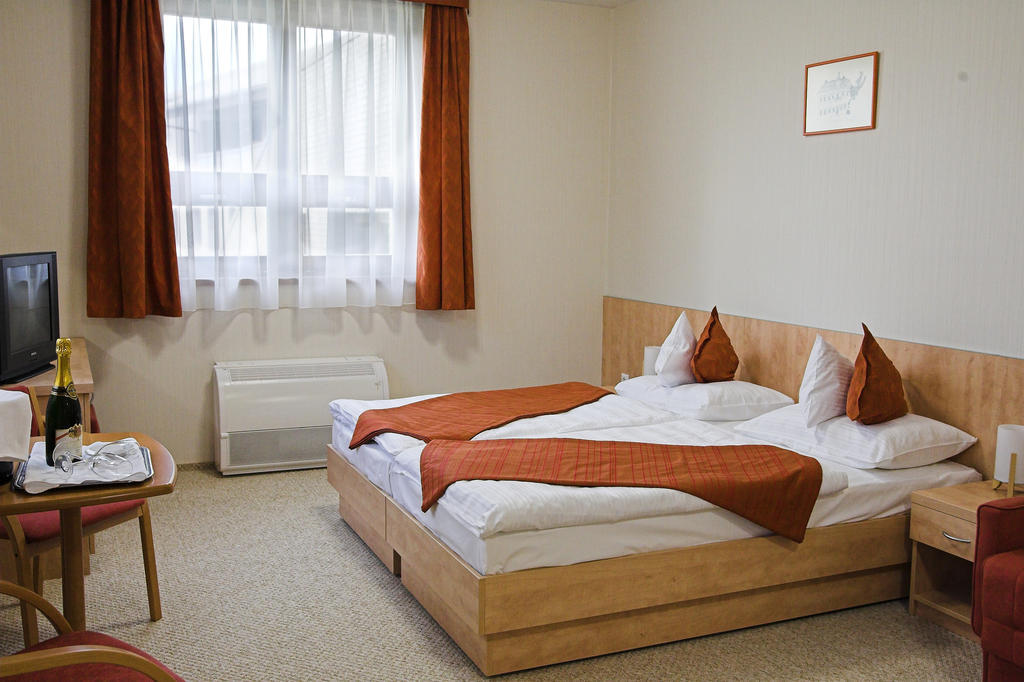 Hotel Voelgyikut Haz Veszprém Zimmer foto