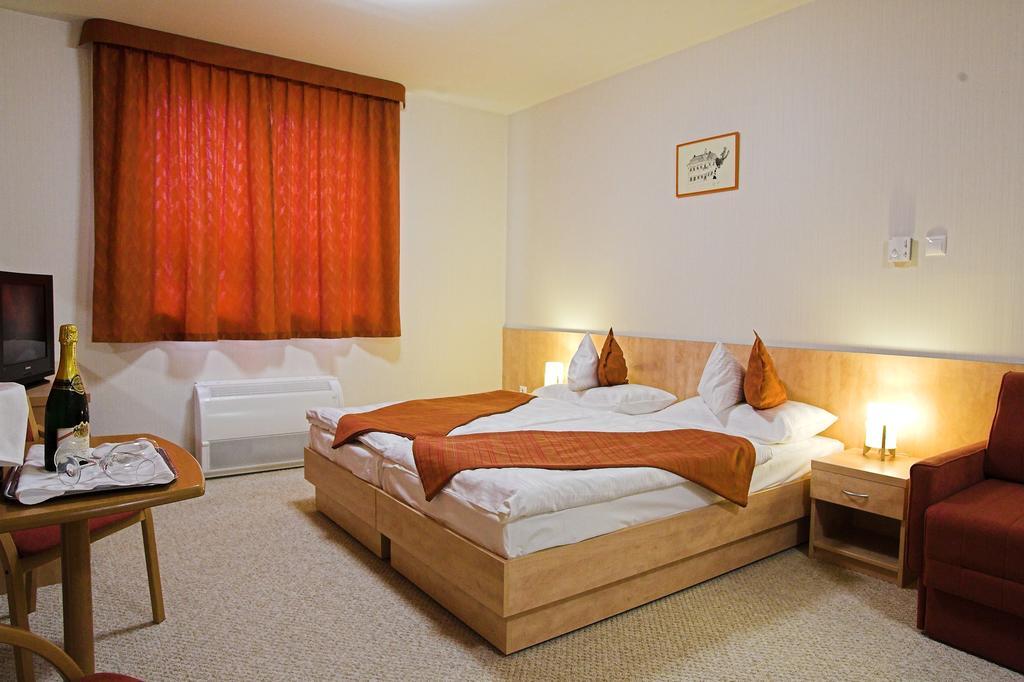 Hotel Voelgyikut Haz Veszprém Zimmer foto